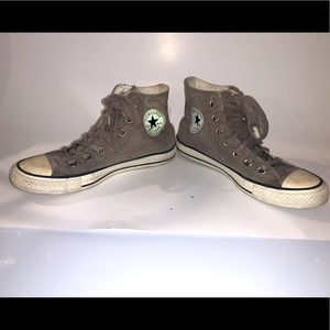 Converse All Stars in olive green, mens size 6!